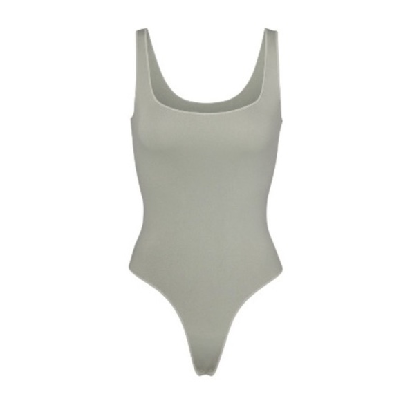 Skims ESSENTIAL SCOOP NECK BODYSUIT | AGAVE - Picture 5 of 10